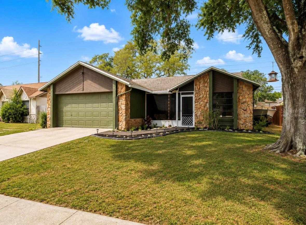 4105 Spring Way Cir, Valrico, FL 33596