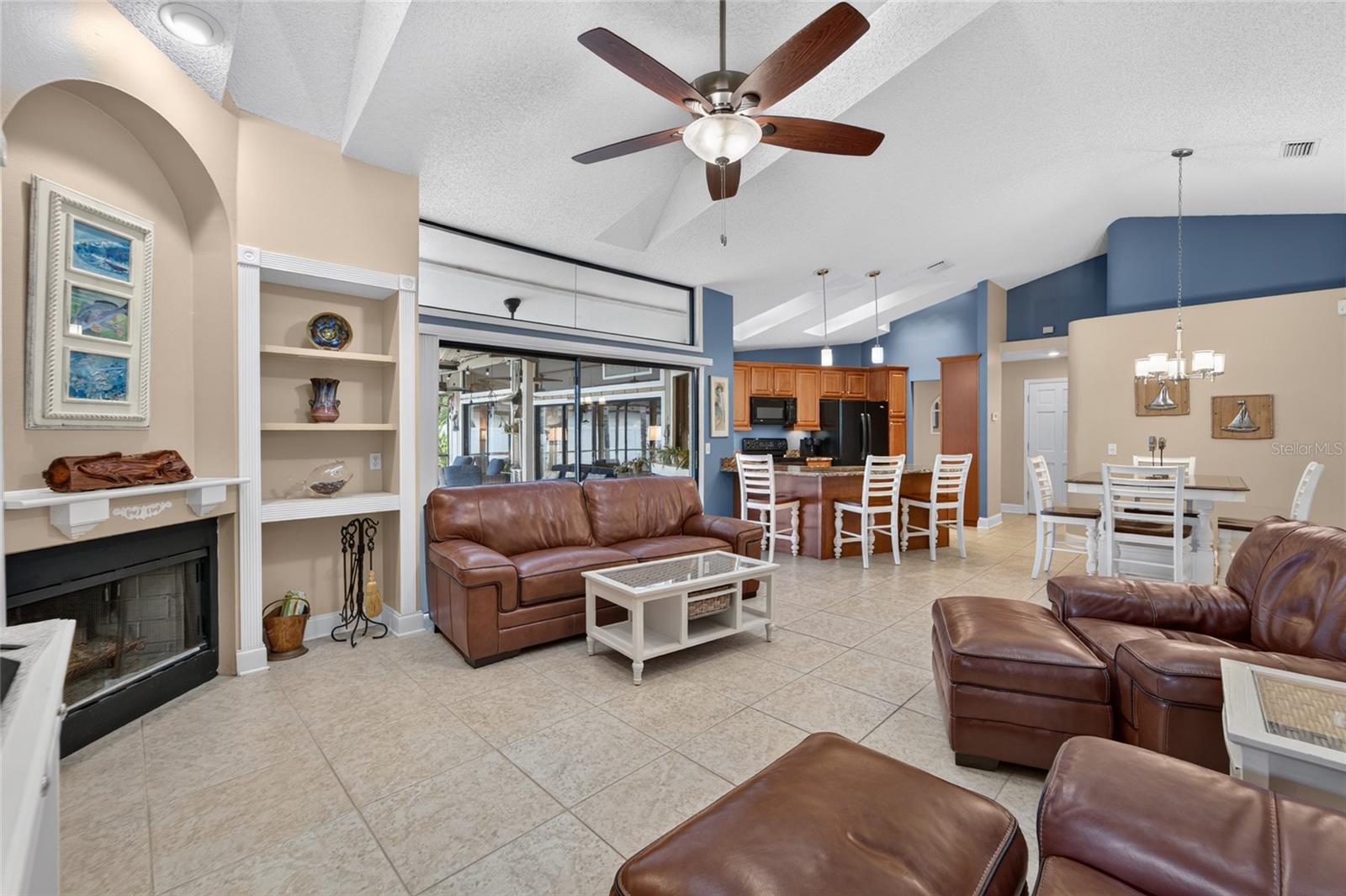 2317 Eagle Bluff Dr, Valrico, FL 33596 photo