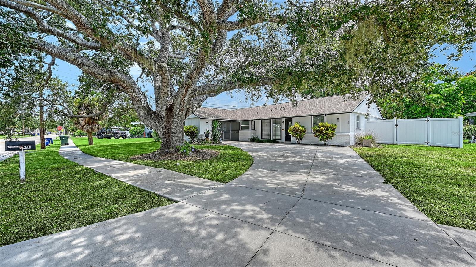 6711 S Lockwood Ridge Rd, Sarasota, FL 34231 photo