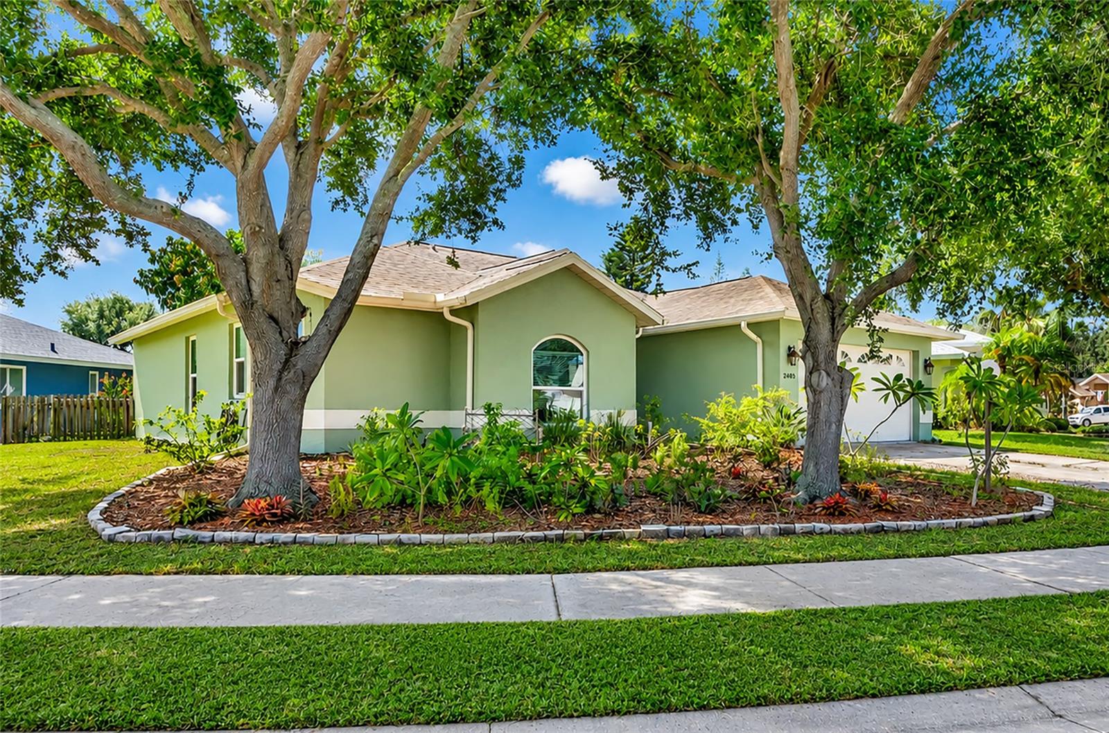 2405 Icecapade Dr, Sarasota, FL 34240 photo