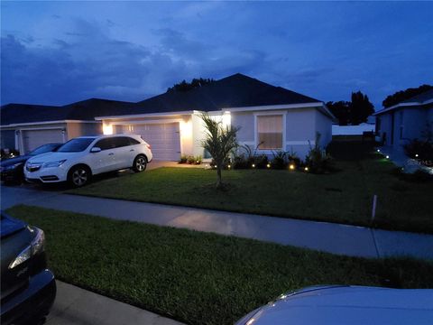 Single Family Residence in EAGLE LAKE FL 425 ST GEORGES Cir.jpg