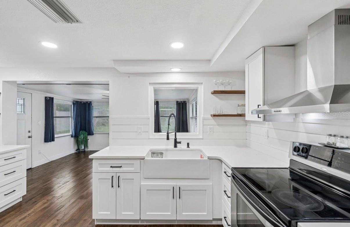 4531 Kennedy Dr, New Port Richey, FL 34652 photo