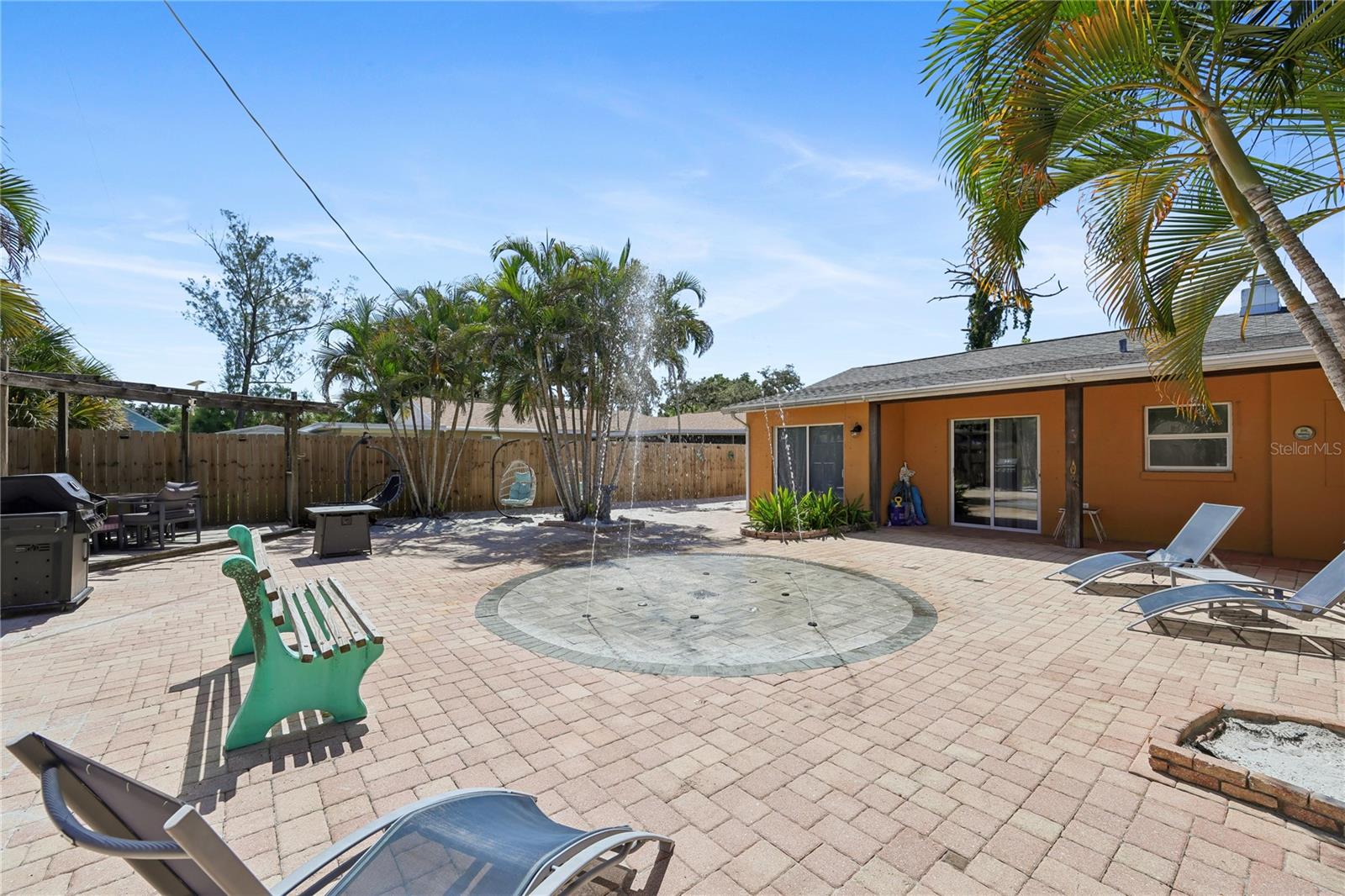 8479 Pinewood Rd, Sarasota, FL 34243 photo