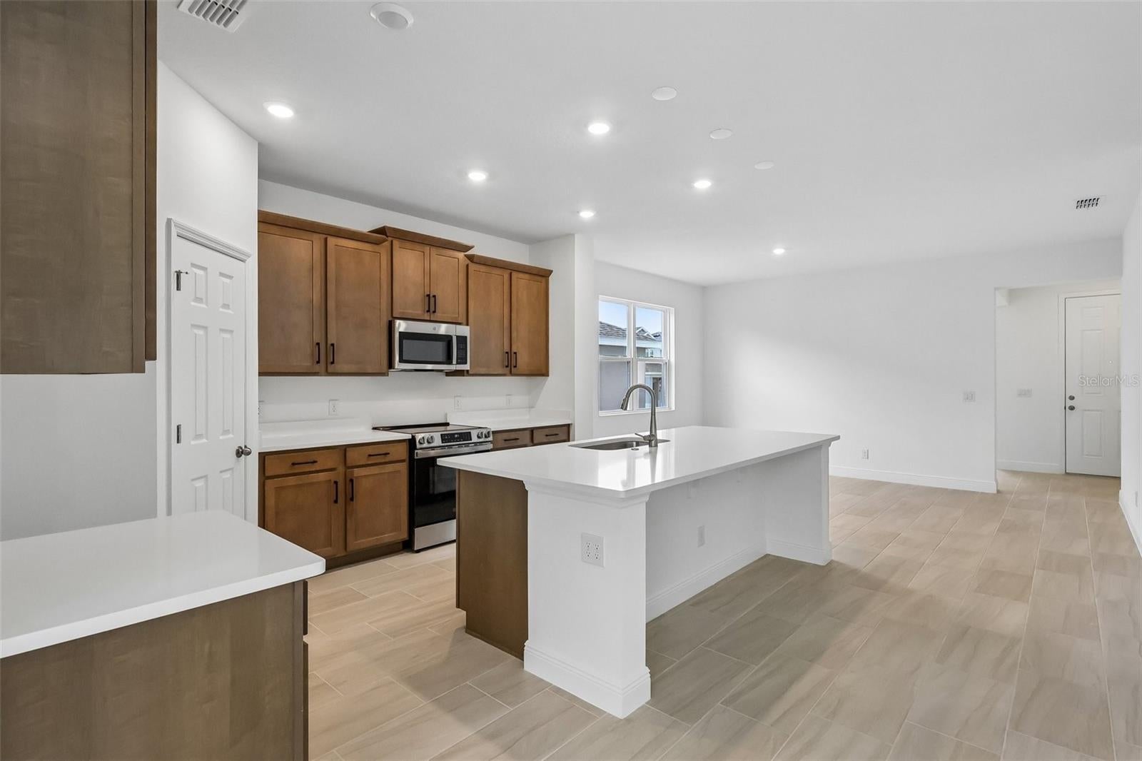 7276 Rolling Leaf Rd, Groveland, FL 34736 photo