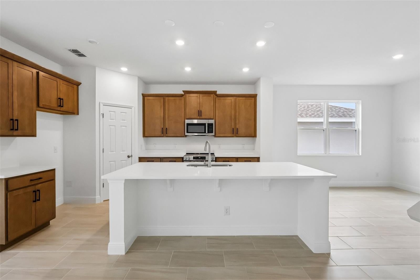7276 Rolling Leaf Rd, Groveland, FL 34736 photo