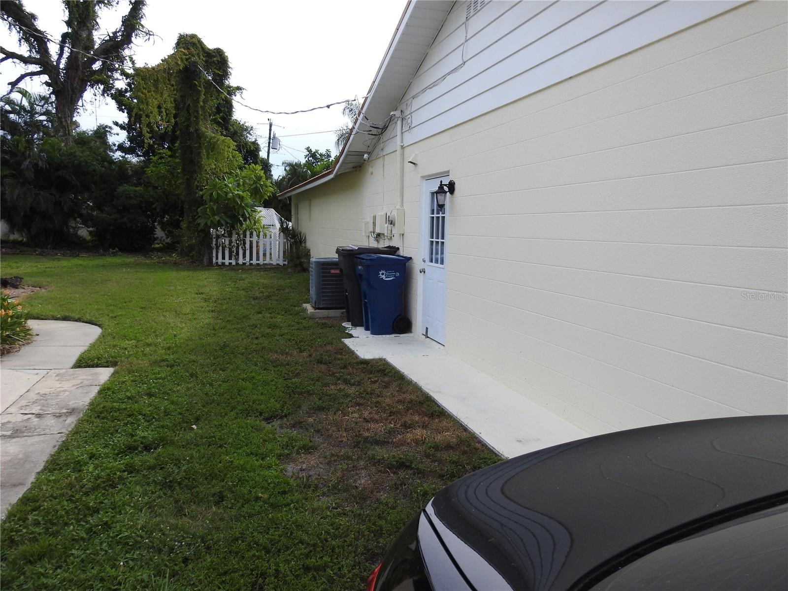 7611 Senrab Dr, Bradenton, FL 34209 photo