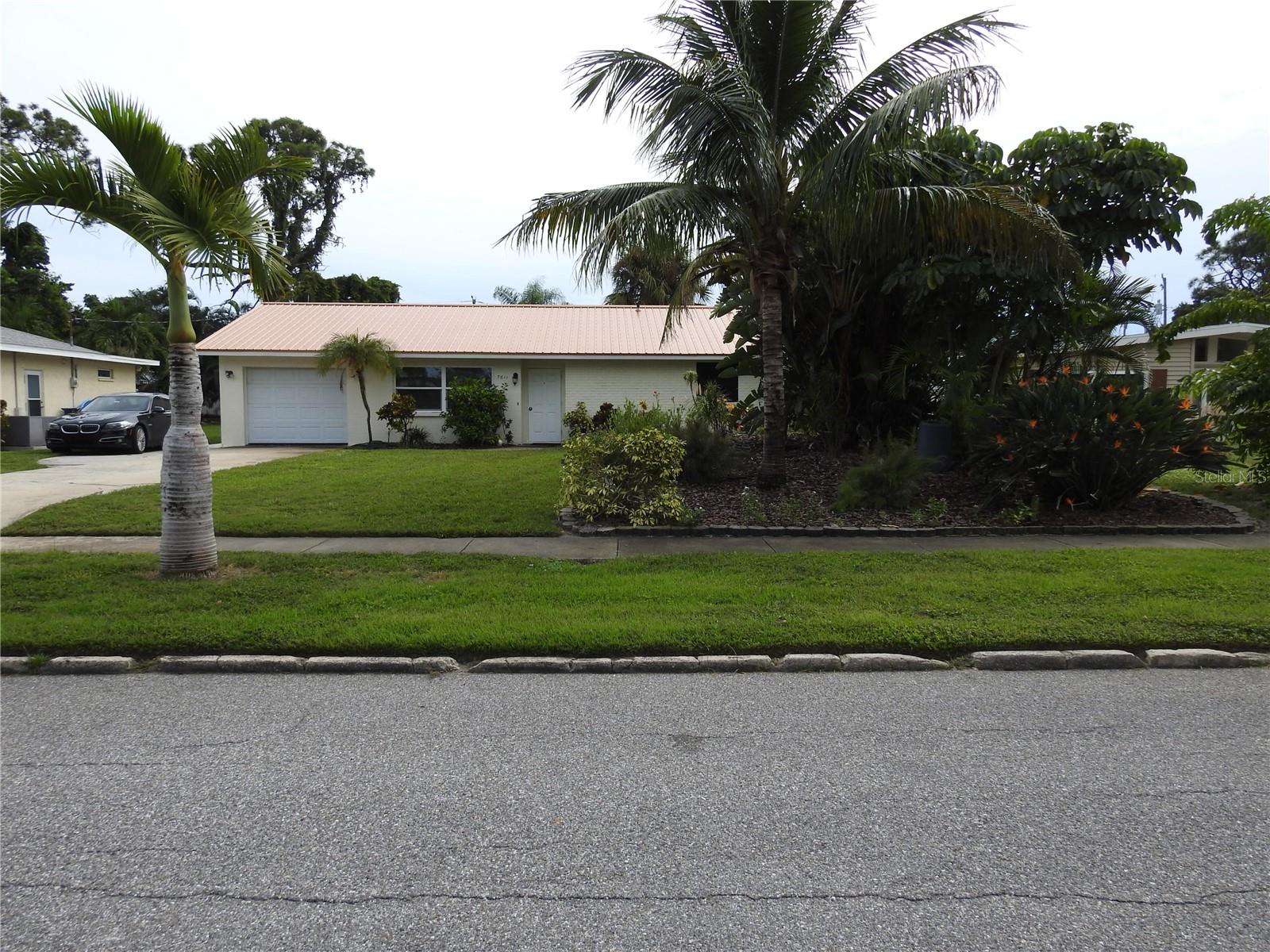 7611 Senrab Dr, Bradenton, FL 34209 photo