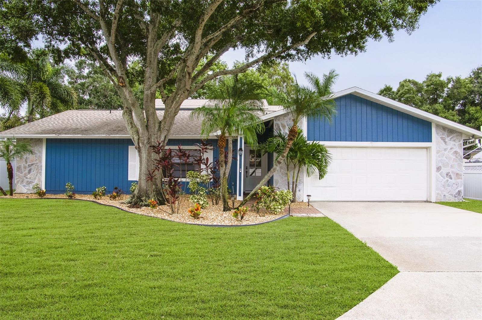 9737 135 St, Seminole, FL 33776