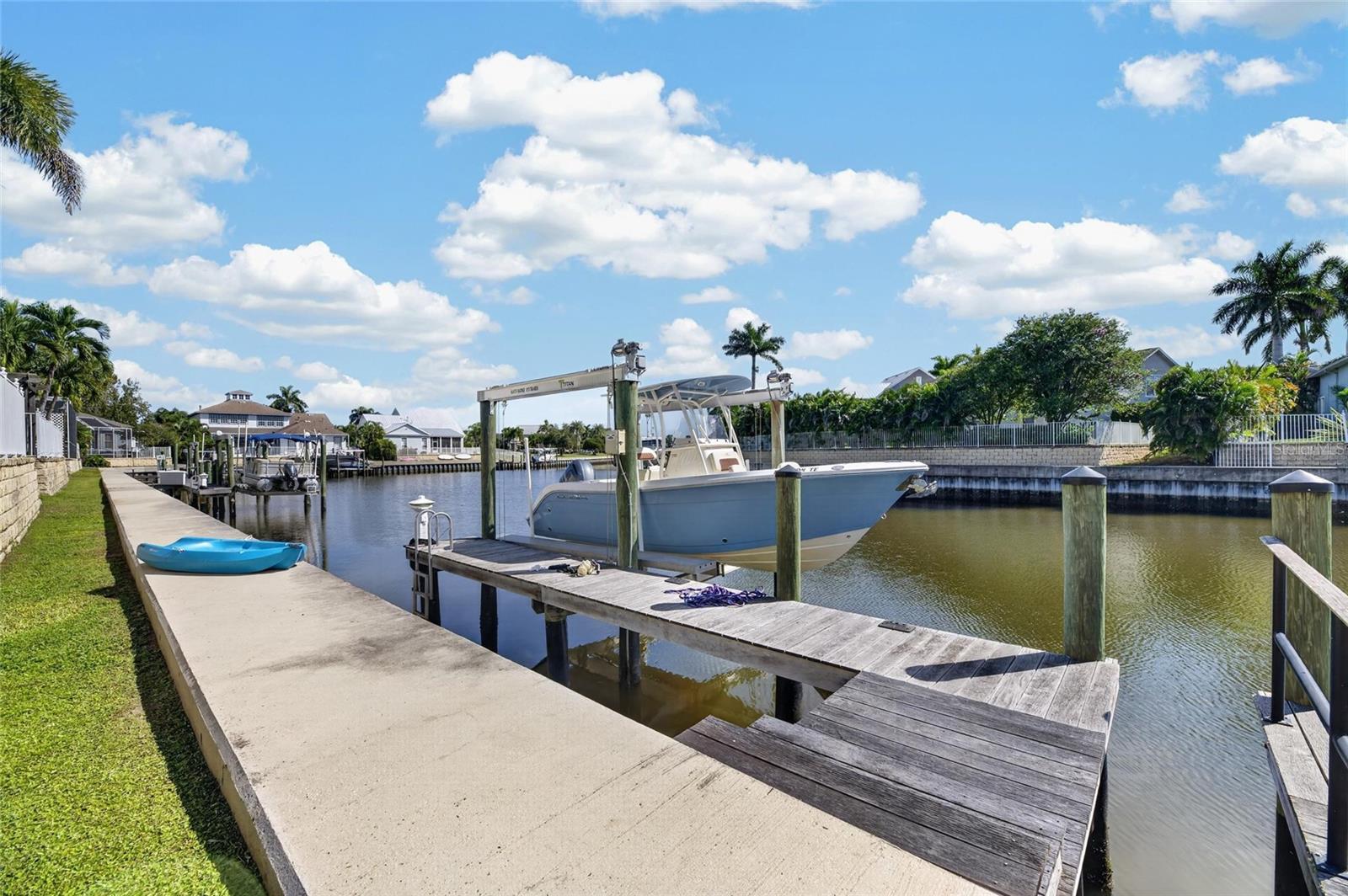 421 Islebay Dr, Apollo Beach, FL 33572 photo