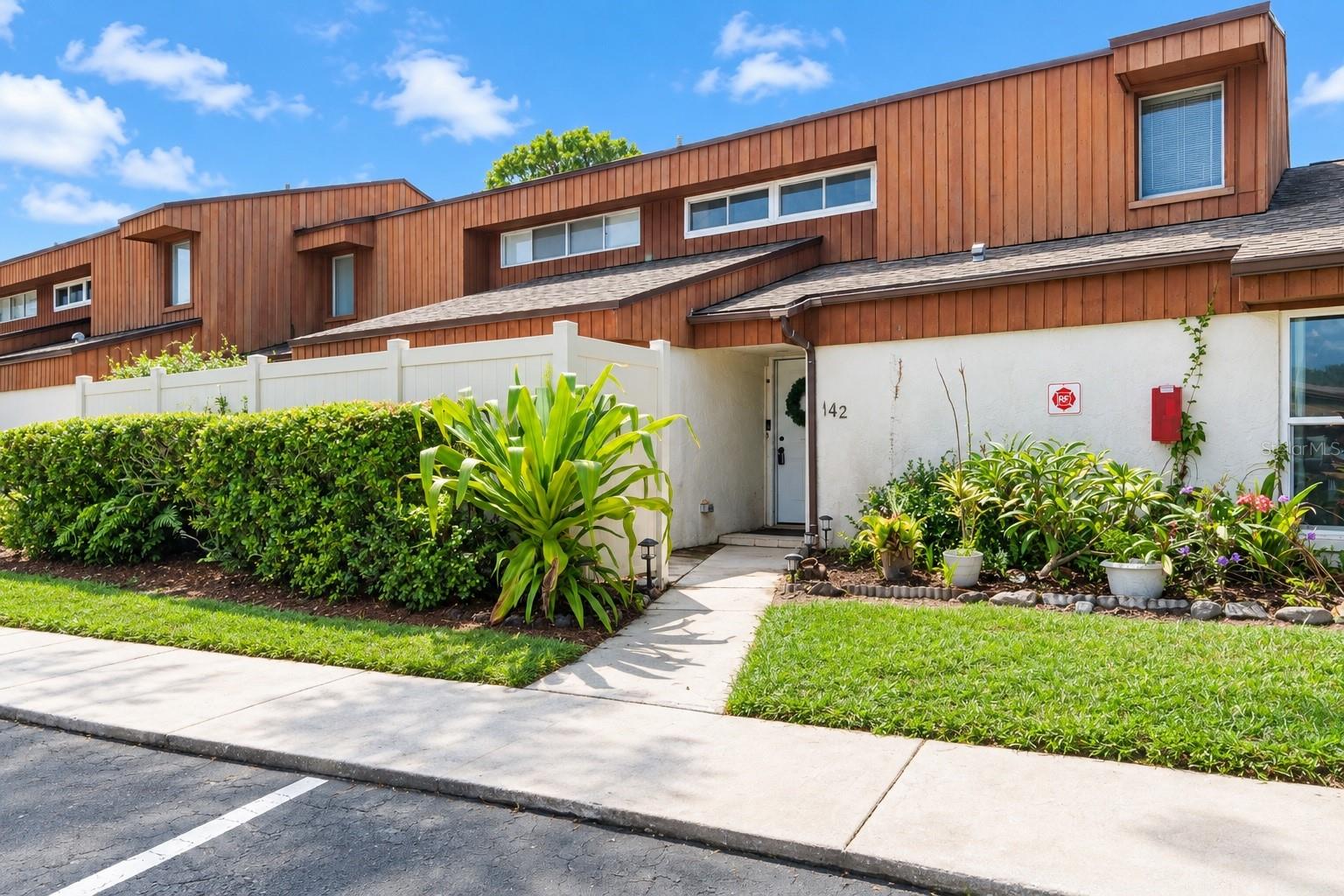 2076 Sunset Point Rd, Clearwater, FL 33765