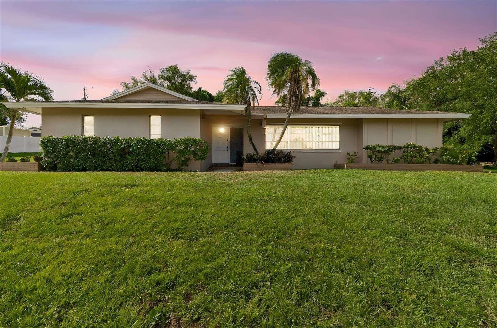 1251 Holiday Dr, Tarpon Springs, FL 34689