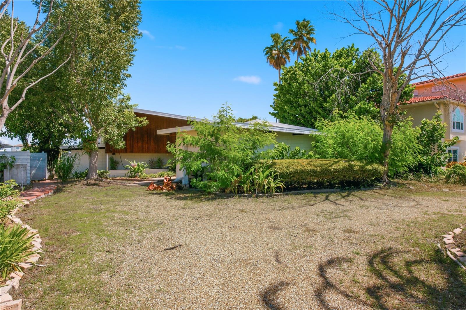 31 Dolphin Dr, Treasure Island, FL 33706