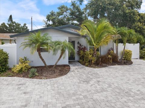 Single Family Residence in SARASOTA FL 1041 S TUTTLE AVENUE.jpg