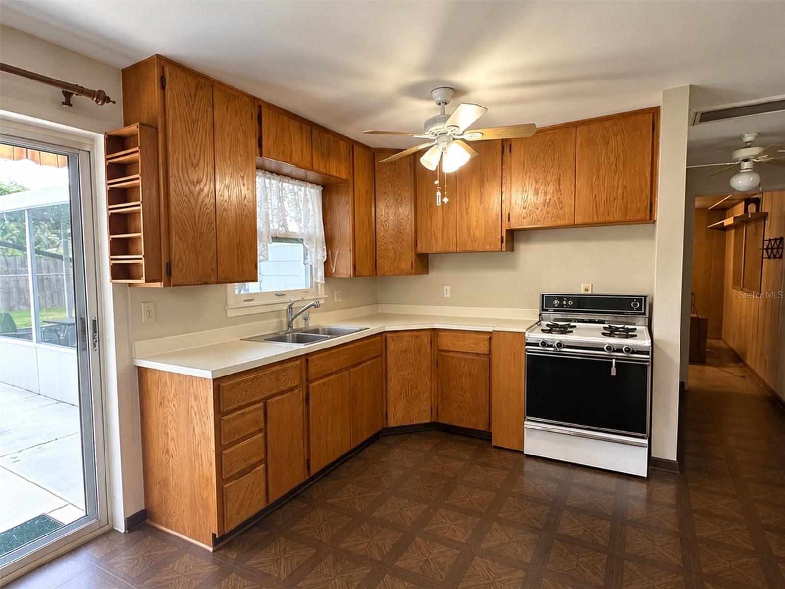 8371 55 Way, Pinellas Park, FL 33781 photo