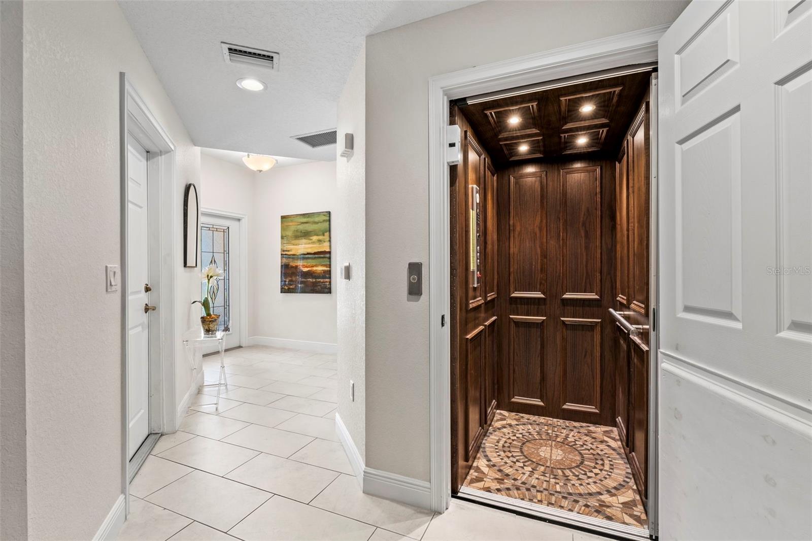 771 Date Palm Ln, Saint Petersburg, FL 33707 photo