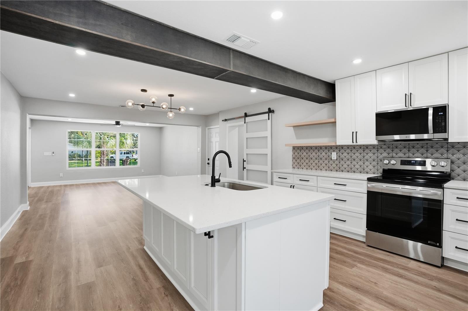 707 Aberdeen Cir, Tampa, FL 33617 photo
