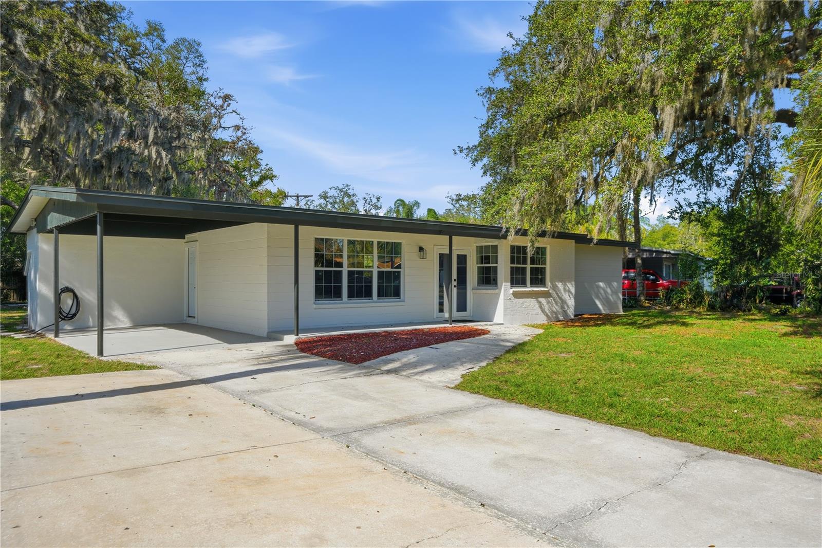 707 Aberdeen Cir, Tampa, FL 33617 photo