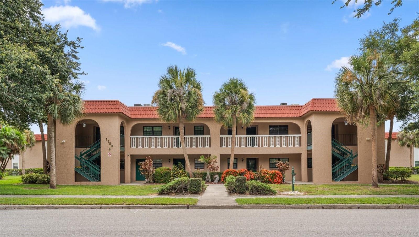 1750 Belleair Forest Dr, Belleair, FL 33756
