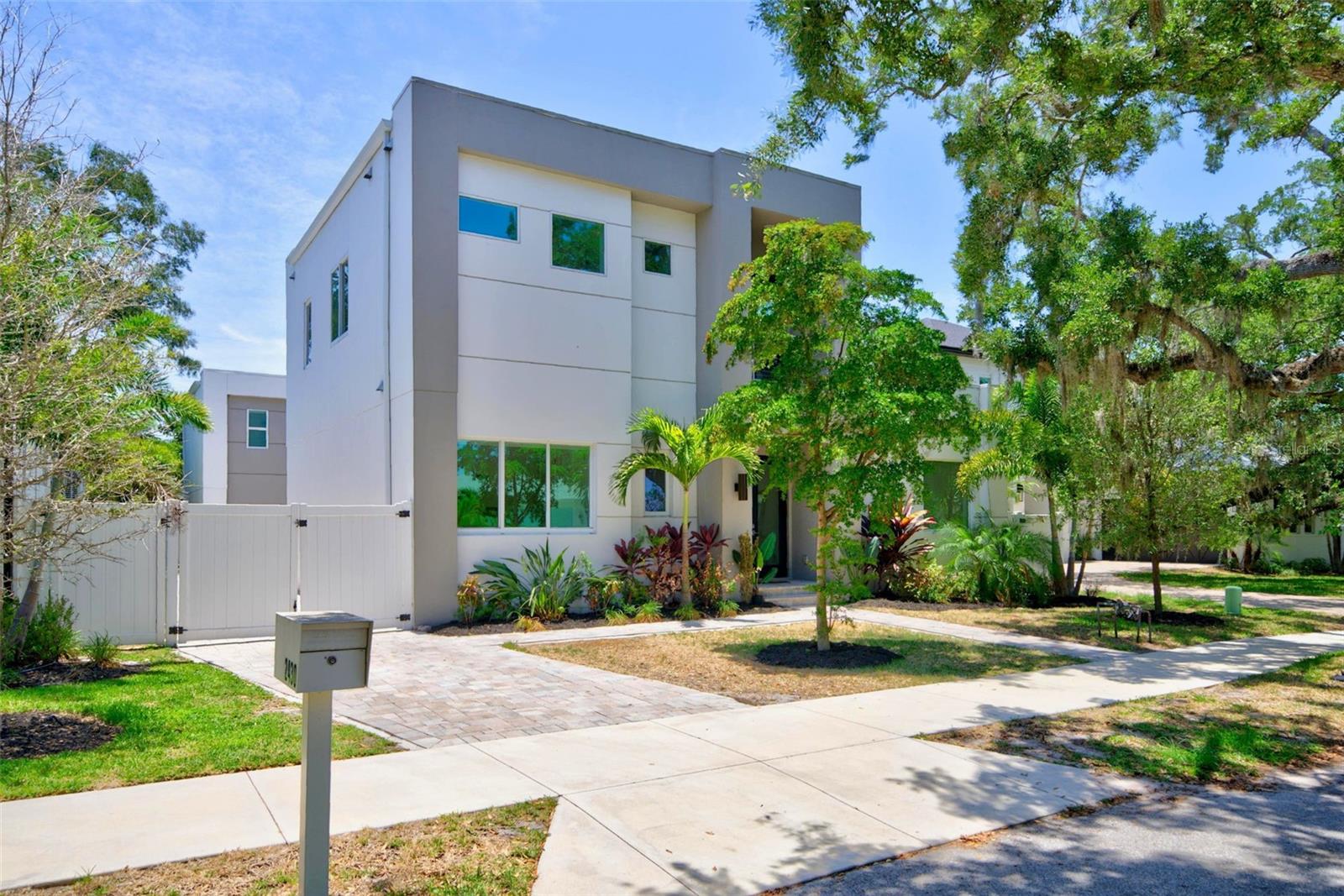 2430 Floyd St, Sarasota, FL 34239 photo