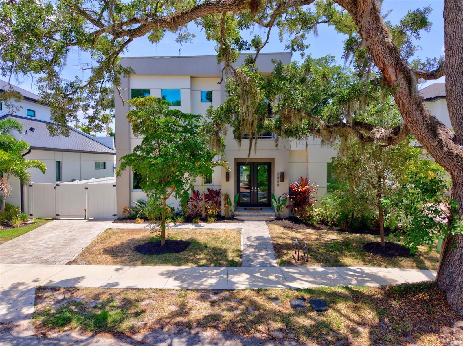 2430 Floyd St, Sarasota, FL 34239 photo
