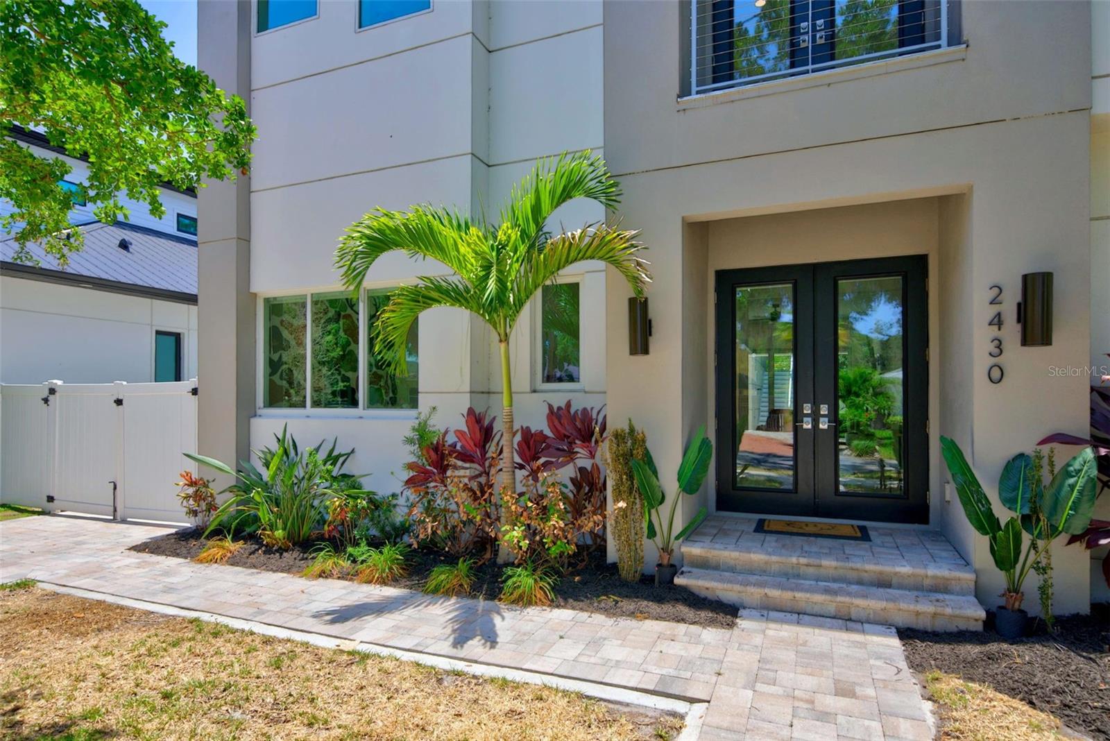 2430 Floyd St, Sarasota, FL 34239 photo