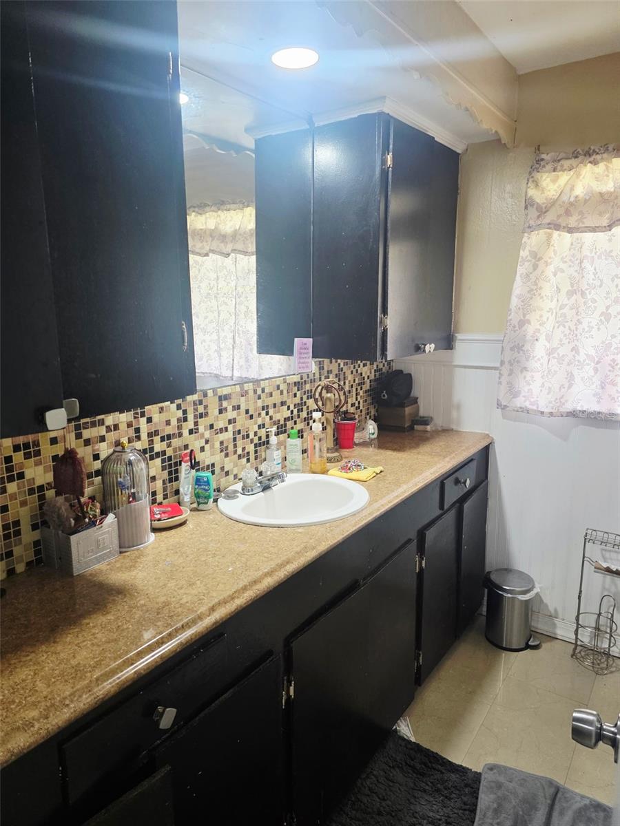 8311 N 18 St, Tampa, FL 33604 photo