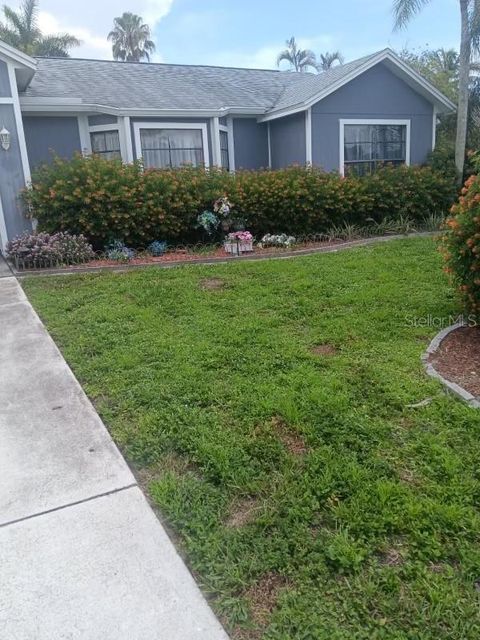 Single Family Residence in FORT MYERS FL 9783 COUNTRY OAKS DRIVE.jpg