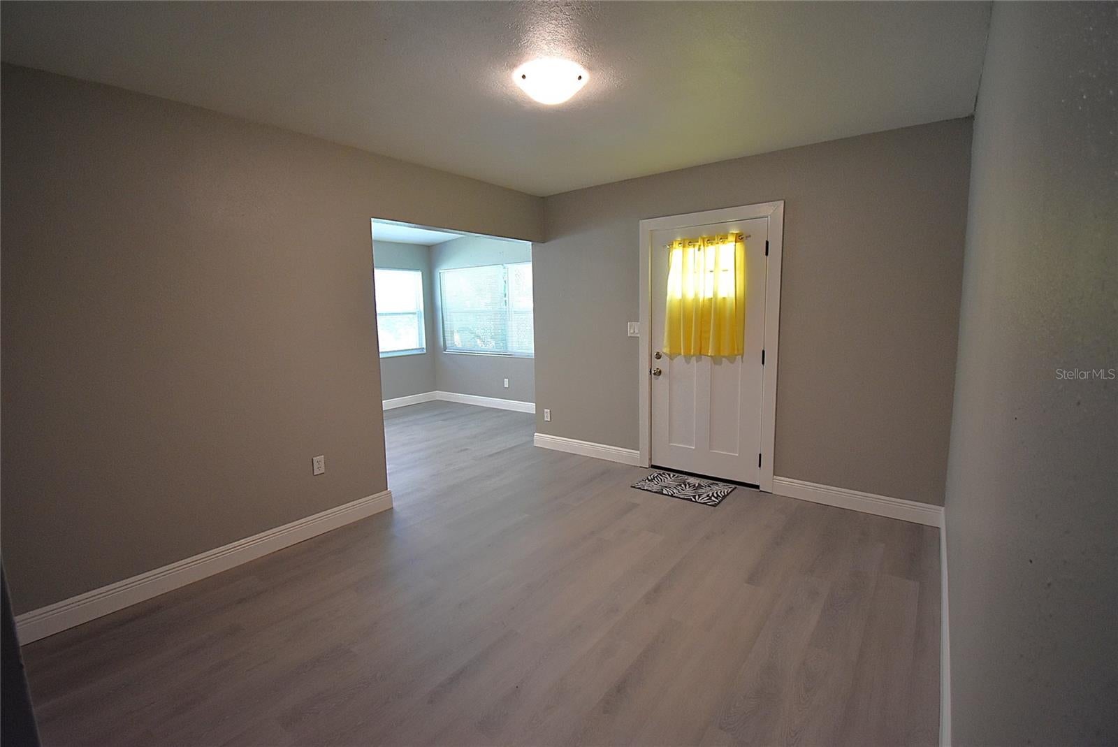 4027 7 St, Saint Petersburg, FL 33705 photo