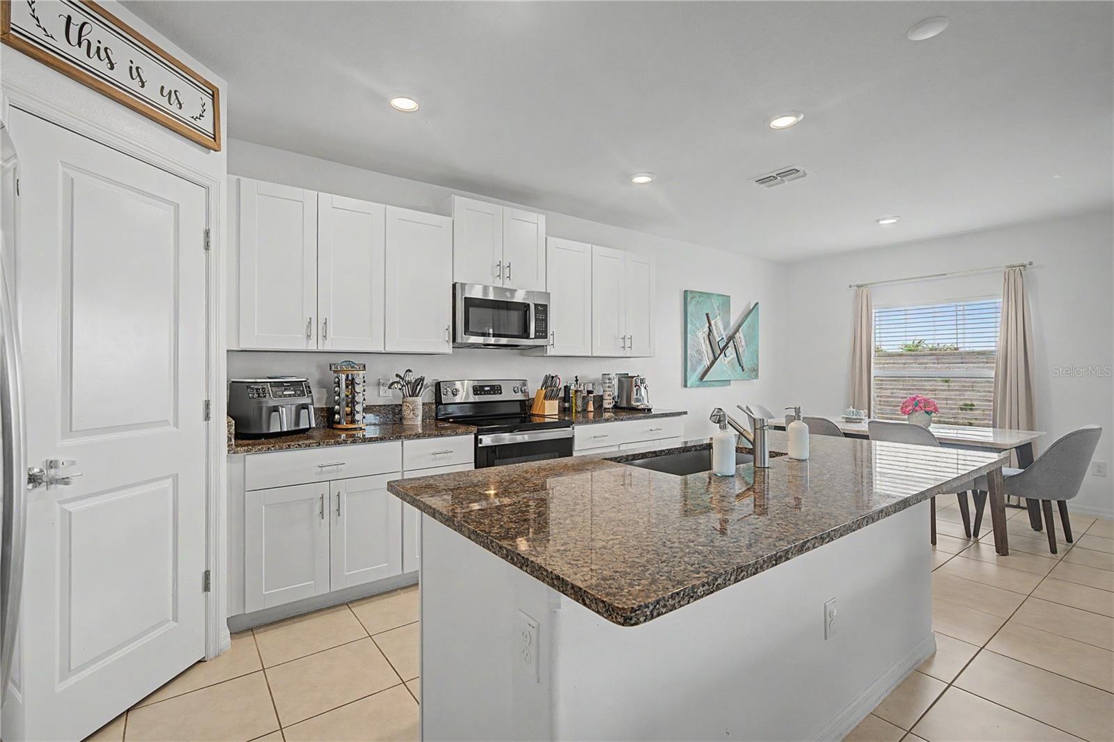6357 Beverly Hills Dr, Zephyrhills, FL 33541 photo