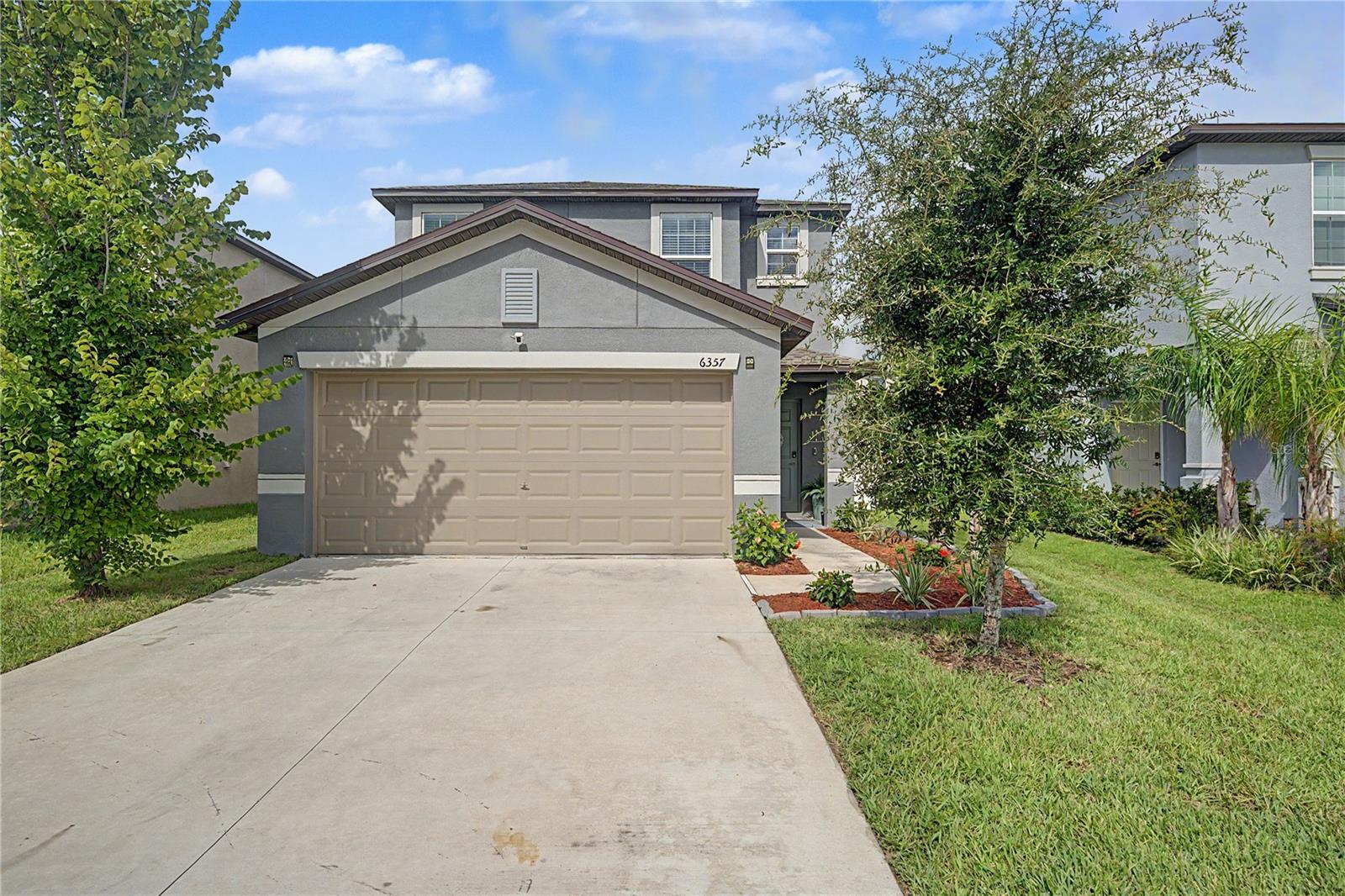 6357 Beverly Hills Dr, Zephyrhills, FL 33541 photo