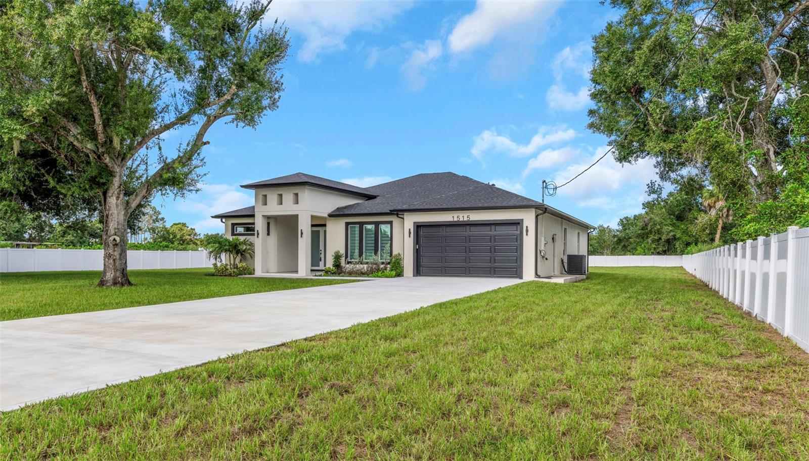 1515 30 St, Ruskin, FL 33570 photo