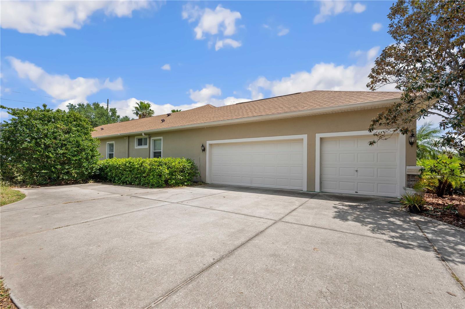 Single Family Residence in DADE CITY FL 9916 PREAKNESS STAKES WAY 58.jpg