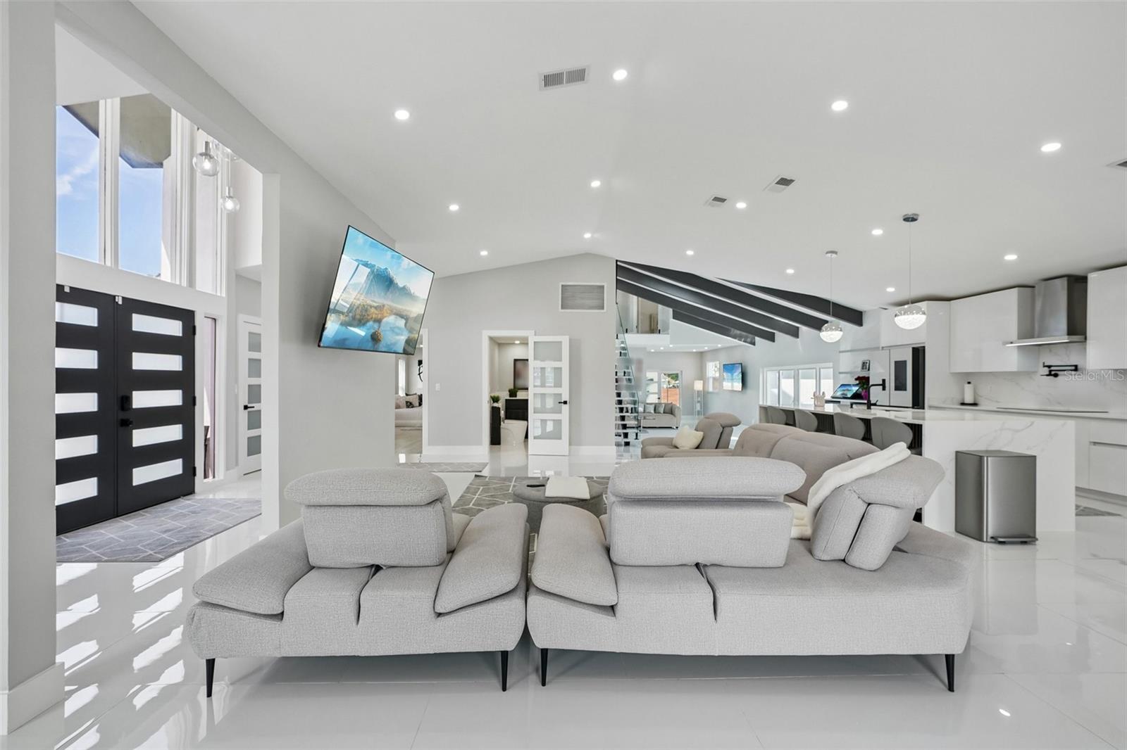5201 Huntington St, Saint Petersburg, FL 33703 photo