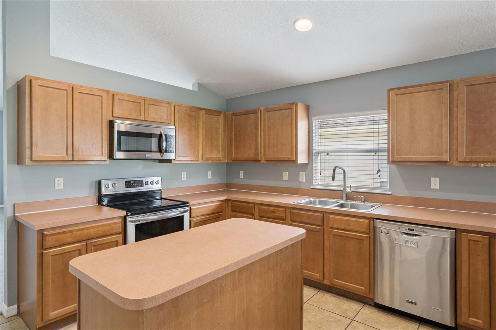 324 Red Kite Dr, Groveland, FL 34736 photo