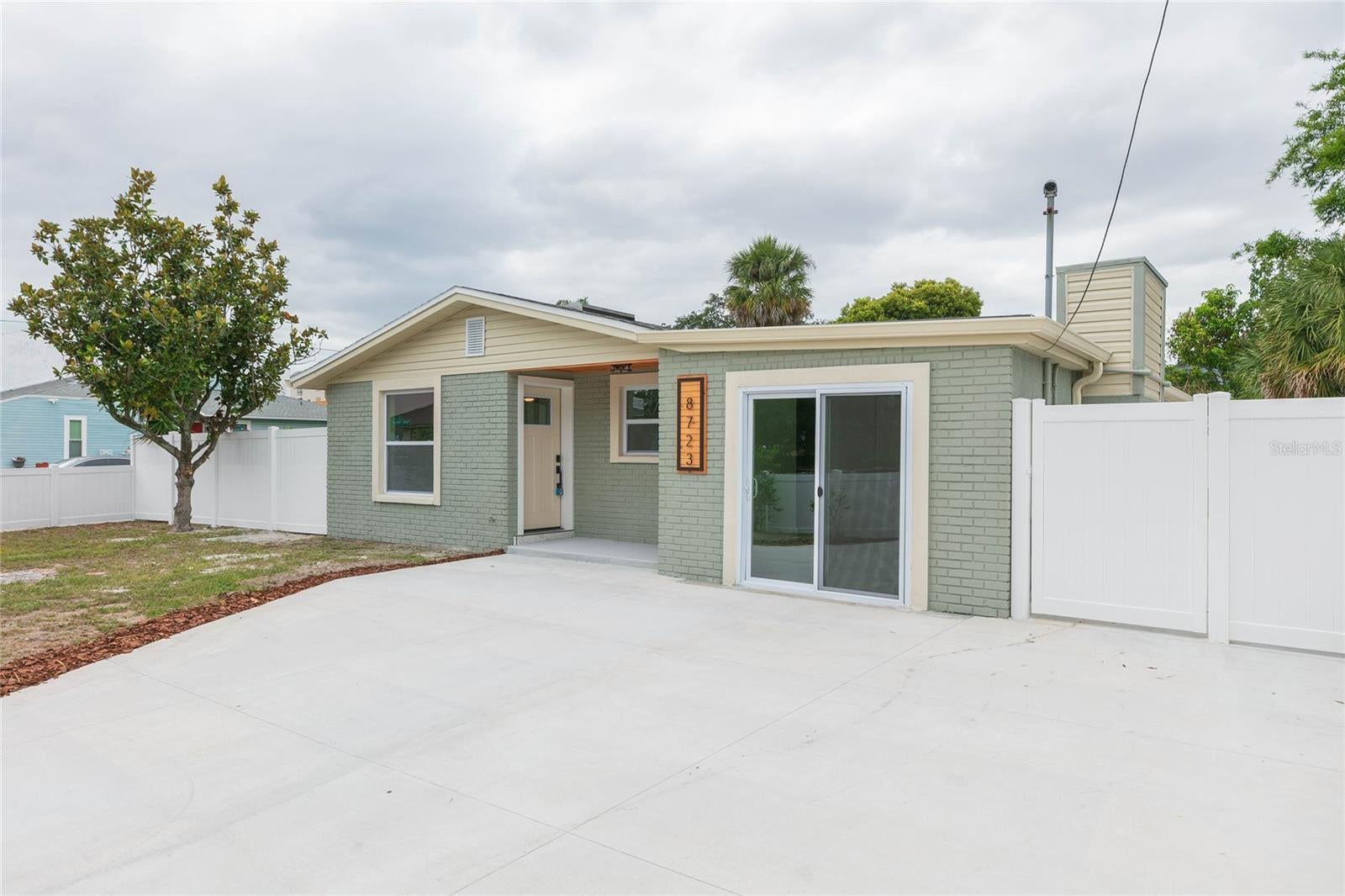 8723 River Forest Cir, Tampa, FL 33604