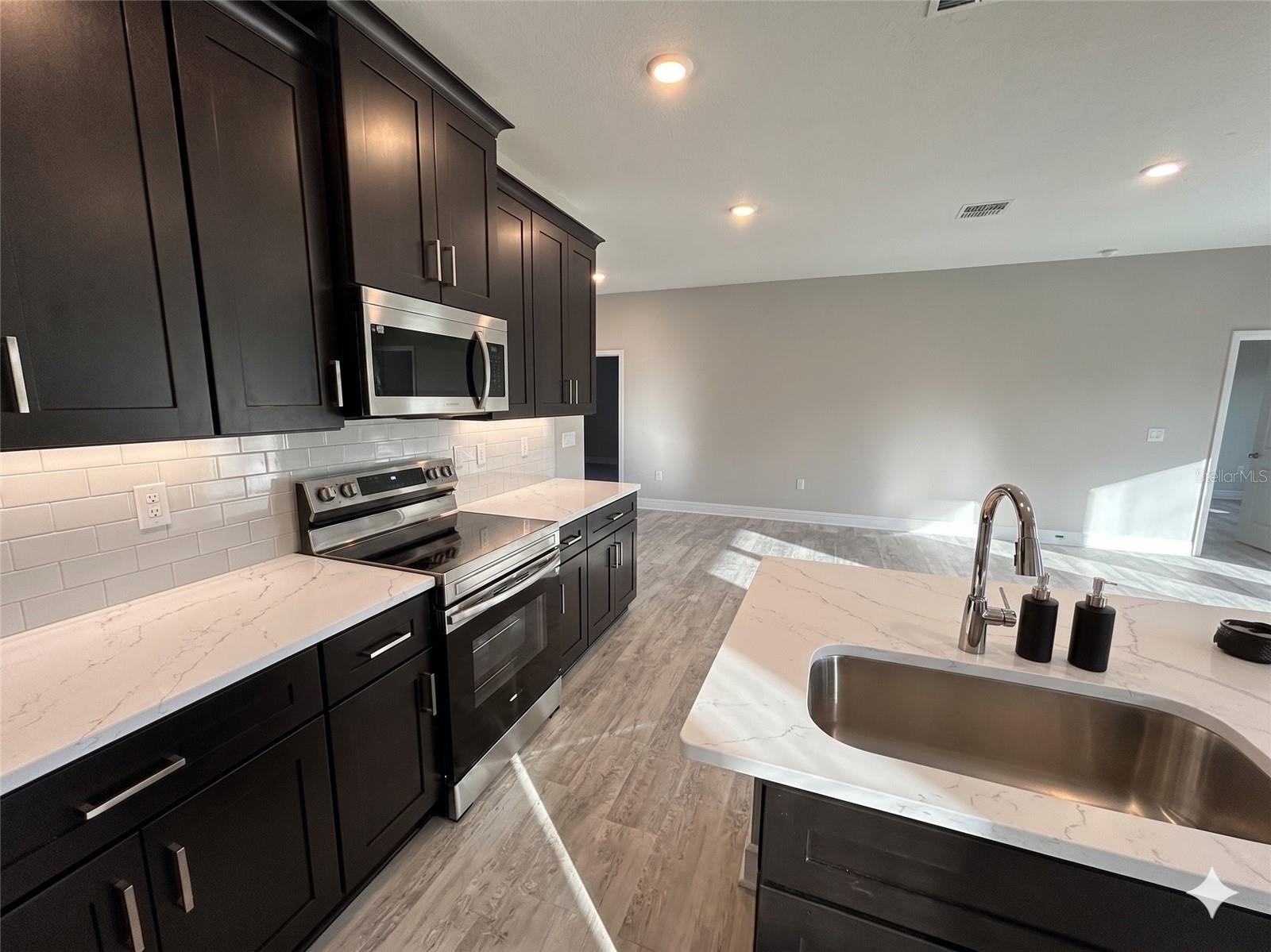 2039 E Newhaven St, Inverness, FL 34453 photo