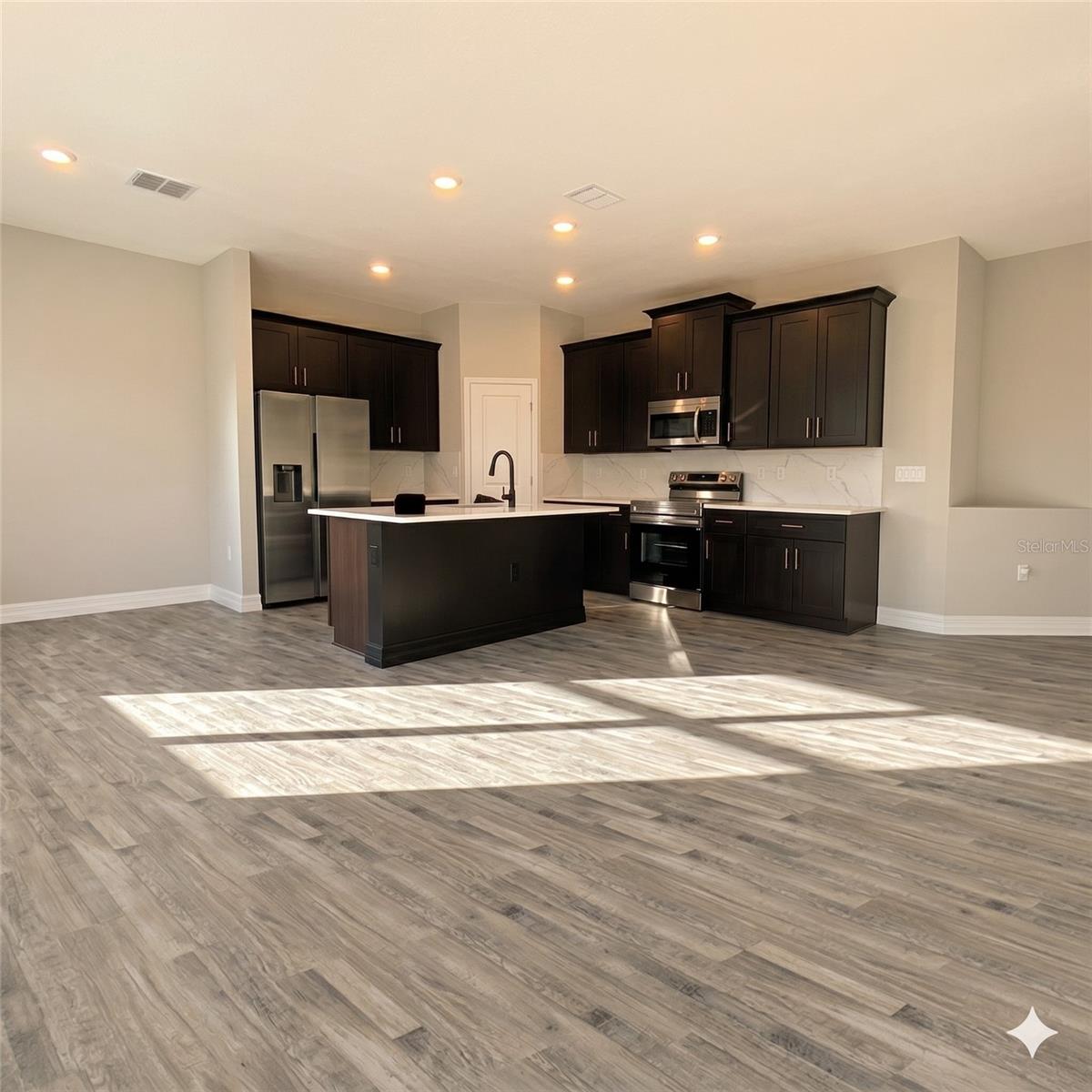 2039 E Newhaven St, Inverness, FL 34453 photo