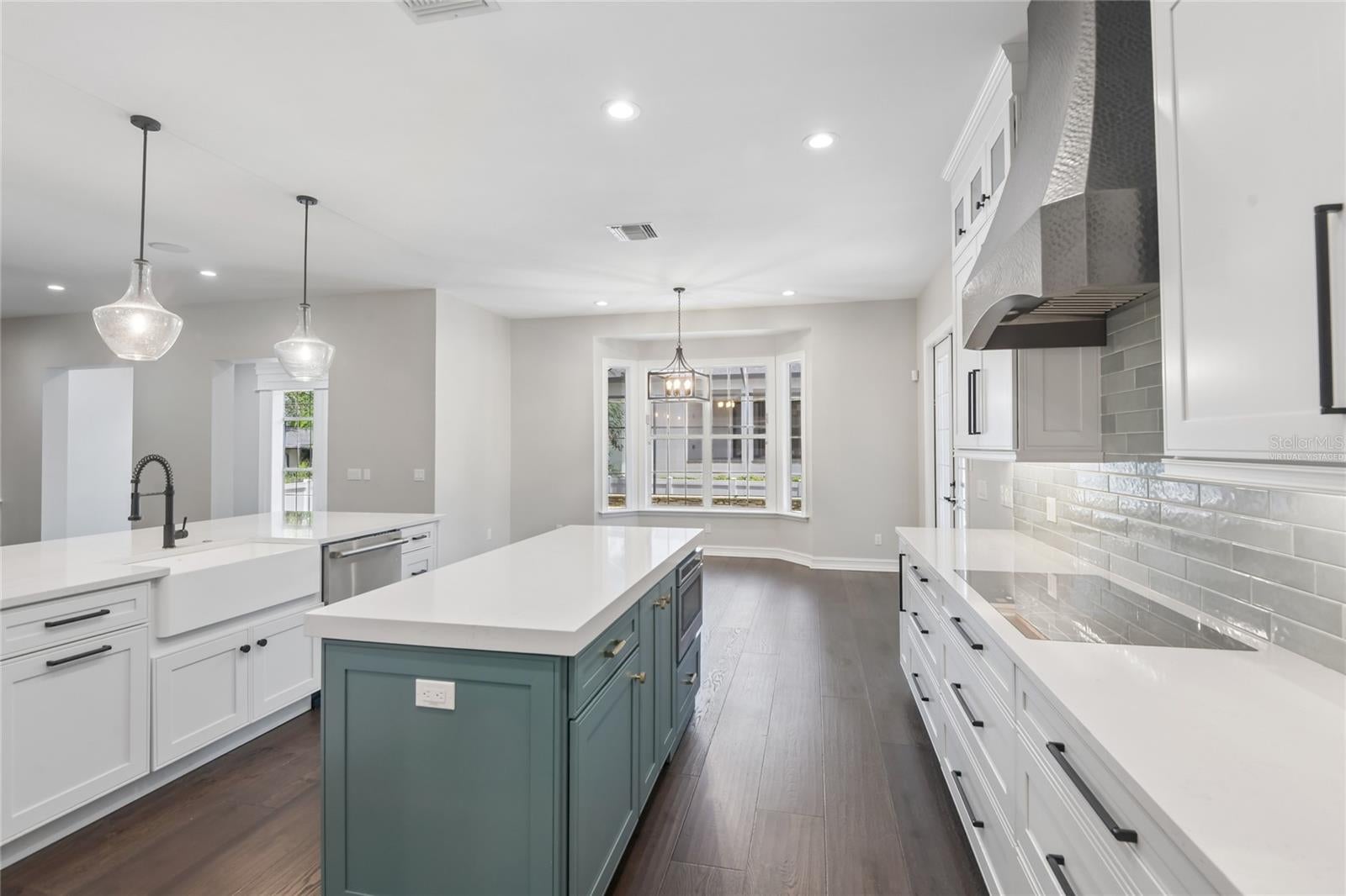 5105 W Neptune Way, Tampa, FL 33609 photo