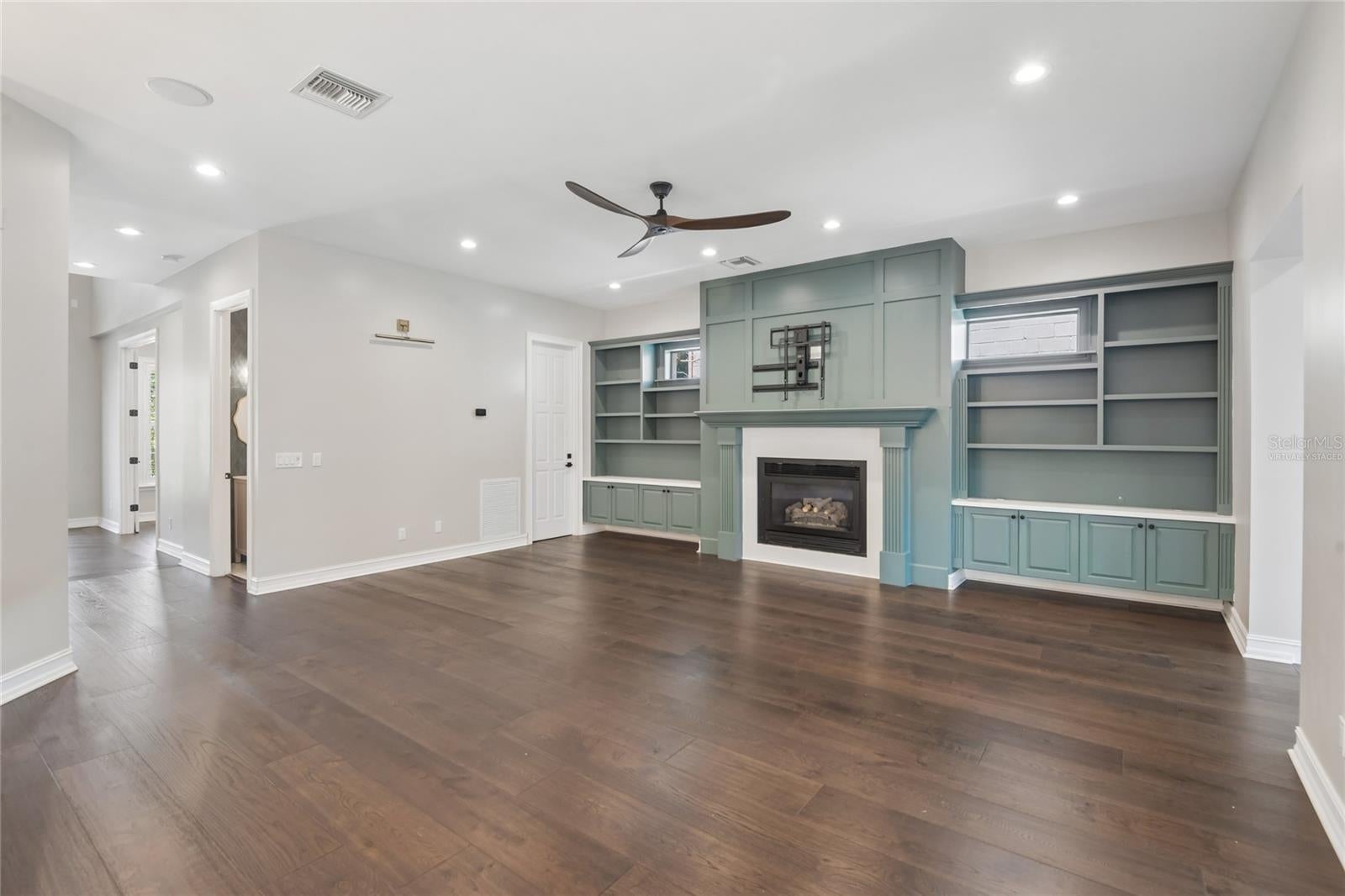 5105 W Neptune Way, Tampa, FL 33609 photo