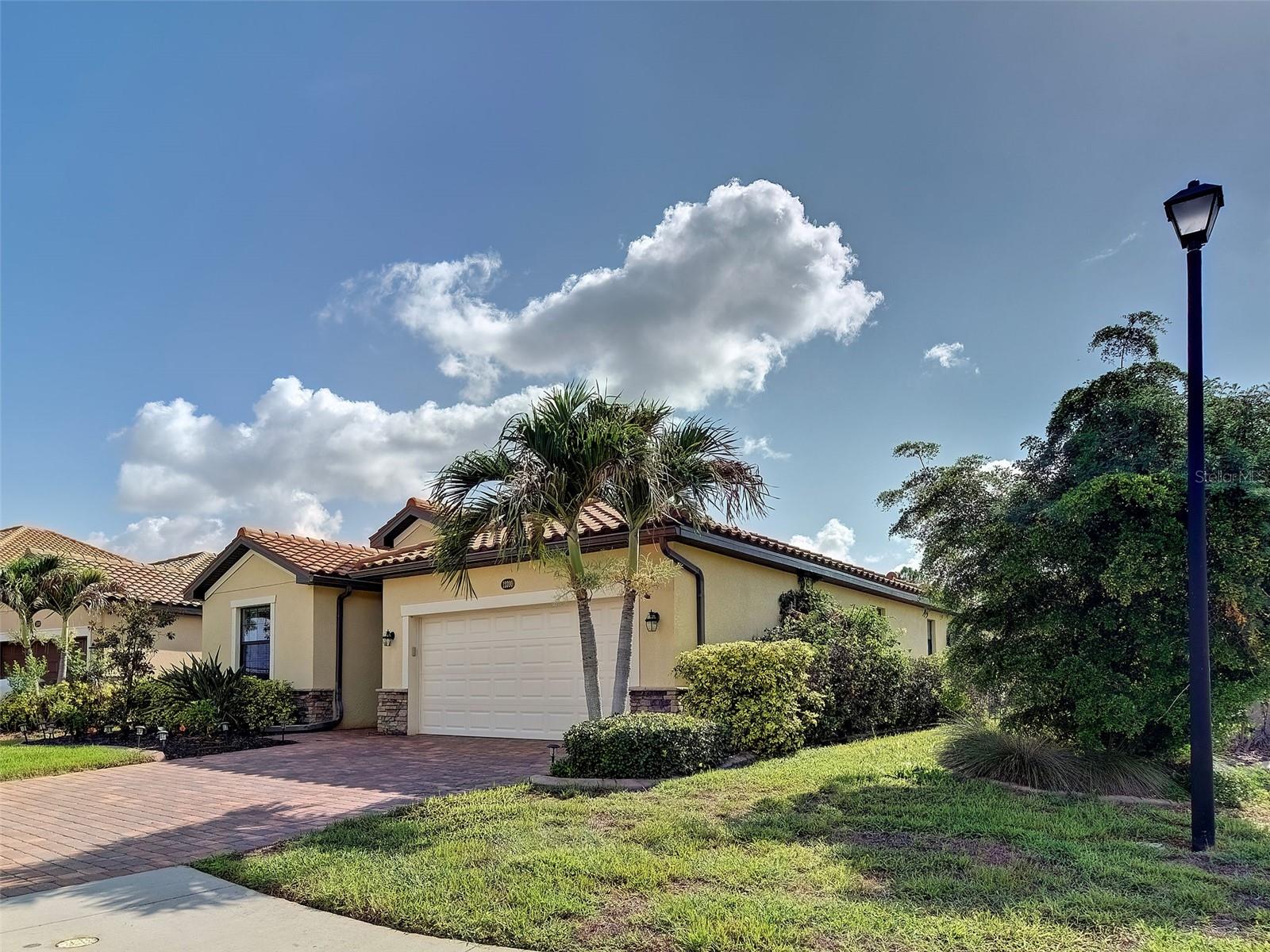 12390 Cinqueterre Dr, Venice, FL 34293 photo