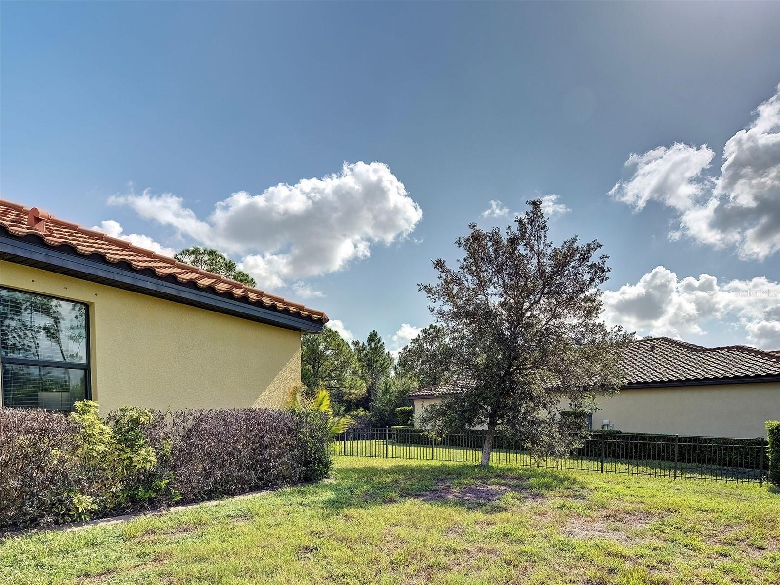 12390 Cinqueterre Dr, Venice, FL 34293 photo