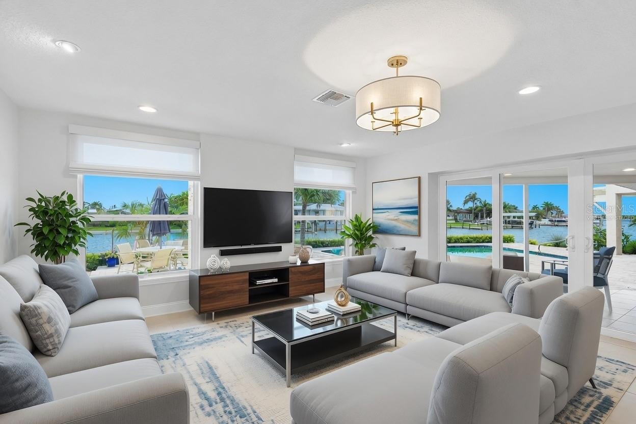 812 Snug Is, Clearwater Beach, FL 33767 photo