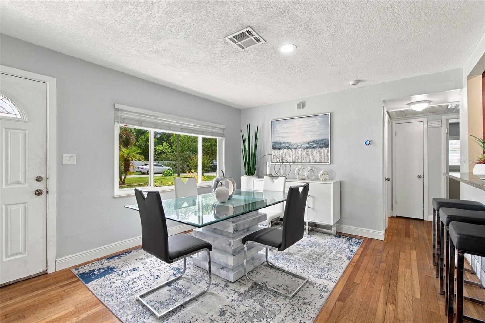 11006 N Oakleaf Ave, Tampa, FL 33612 photo