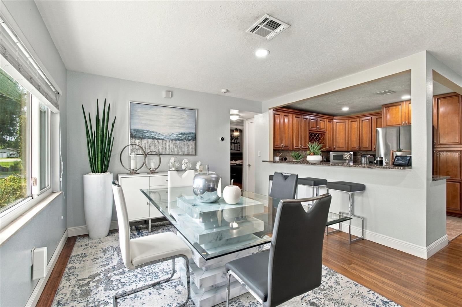 11006 N Oakleaf Ave, Tampa, FL 33612 photo