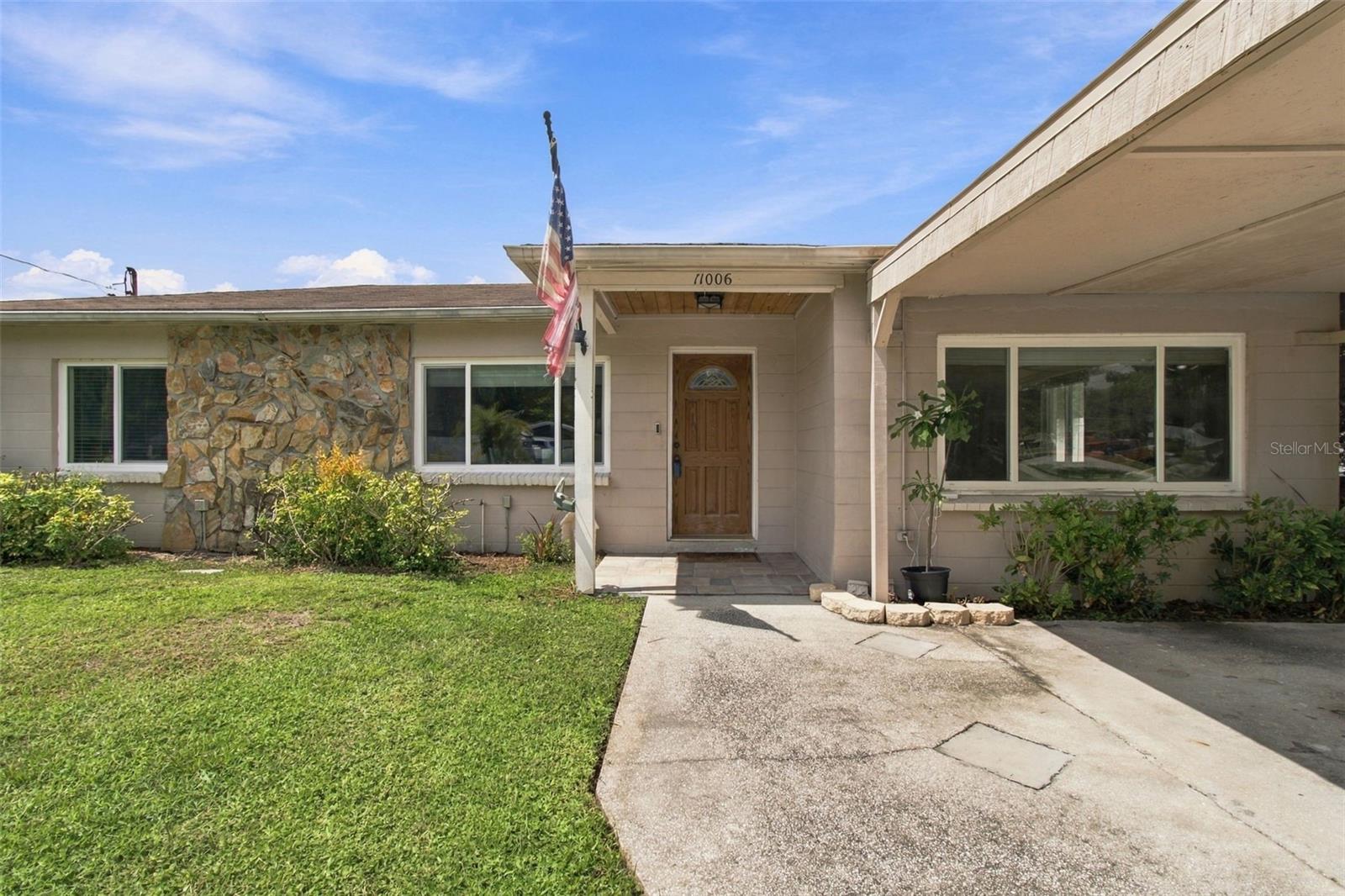 11006 N Oakleaf Ave, Tampa, FL 33612 photo