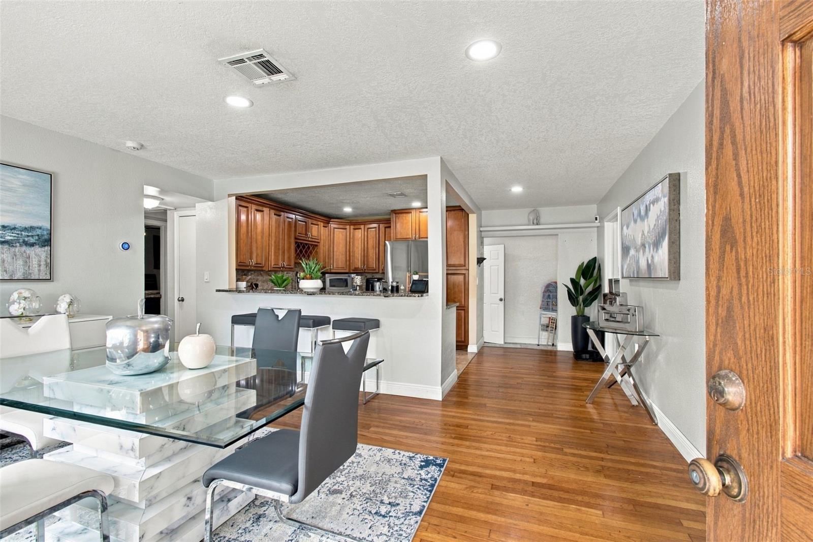 11006 N Oakleaf Ave, Tampa, FL 33612 photo