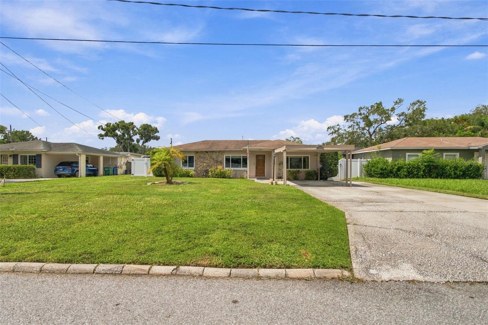 11006 N Oakleaf Ave, Tampa, FL 33612 photo