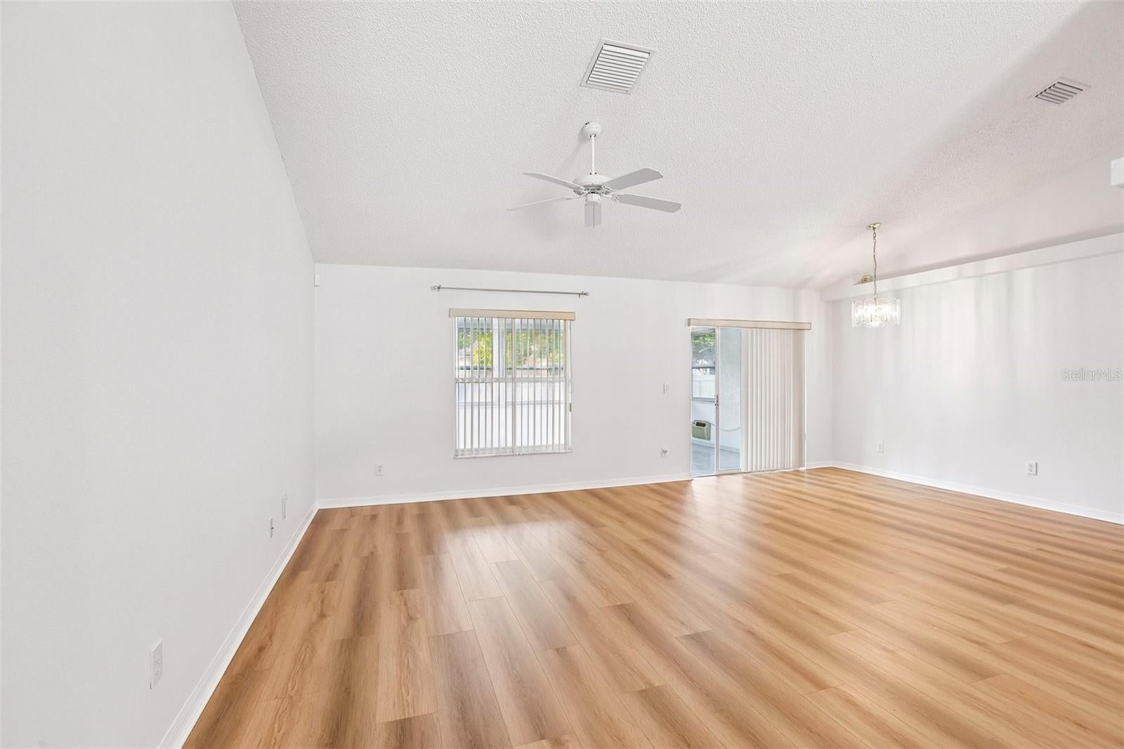 512 Atwood Ave, Saint Petersburg, FL 33702 photo