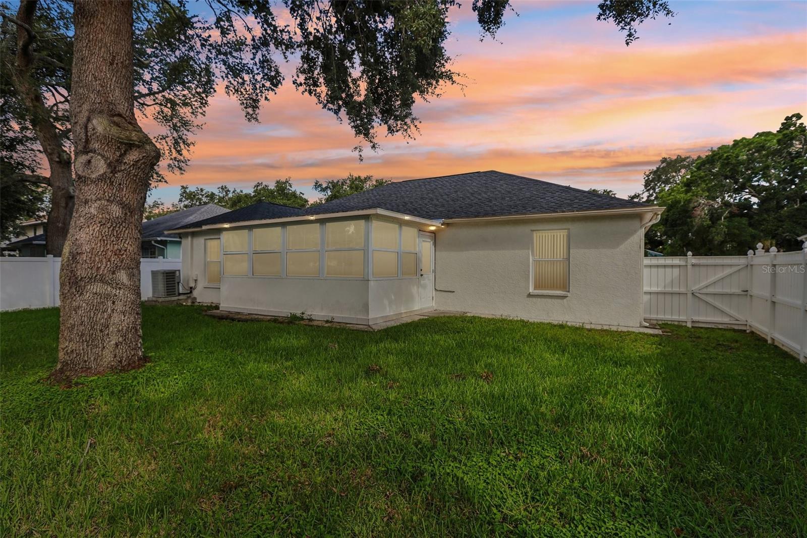 512 Atwood Ave, Saint Petersburg, FL 33702 photo