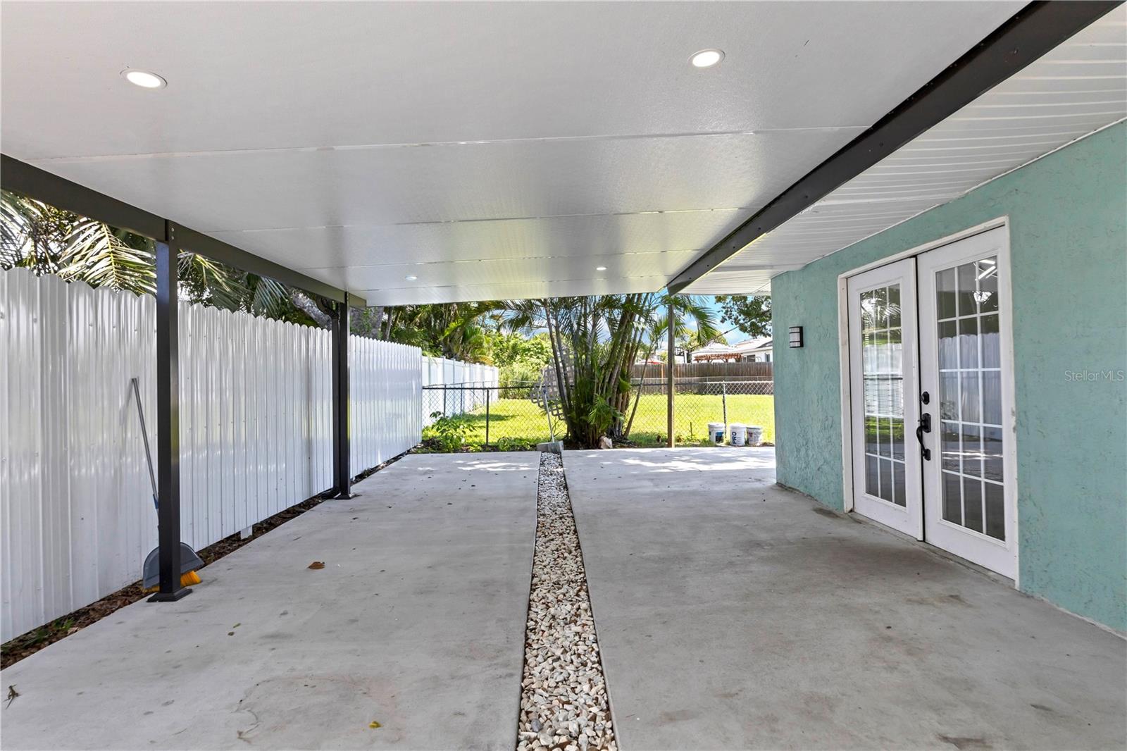 2839 Olympic St, Sarasota, FL 34231 photo